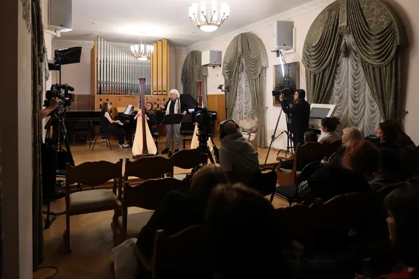 Мастер-класс легендарной французской арфистки Катрин Мишель в рамках фестиваля к 150-летию класса арфы Московской консерватории. Зал им. Н.Я. Мясковского