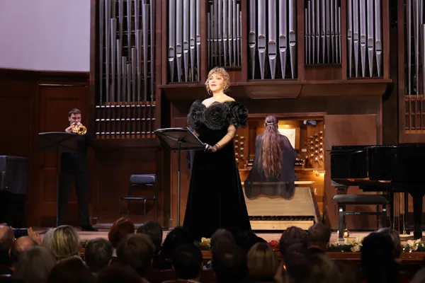 Дж. Каччини. «Ave Maria» (обр. О. Янченко). Исполняют Александра Дурсенева (меццо-сопрано), Олеся Ростовская (орган), Александр Костин (труба)