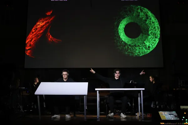Пьер Жодловски. “VANITAS” для двух роялей, ударных, света, видео и электроники. <i>Российская премьера</i>. На сцене Рахманиновского зала Феодосия Миронова (фортепиано), Филипп Фитин (перфоманс), Евсевий Зубков (перформанс), Анна Рудакова (фортепиано)