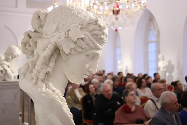 Елена Корженевич (скрипка), Елена Тарасова (фортепиано) в Оперном доме Государственного музея-заповедника «Царицыно»