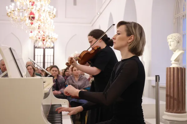 Елена Корженевич (скрипка), Елена Тарасова (фортепиано) в Оперном доме Государственного музея-заповедника «Царицыно»