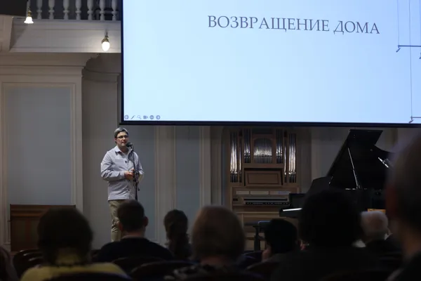 Видеопроект Студии Ивана Старостина «Возвращение Дома», посвященного истории усадьбы Сергея Васильевича Рахманинова «Ивановка» представляет автор, старший преподаватель Московской консерватории, кандидат искусствоведения, видеограф Иван Старостин