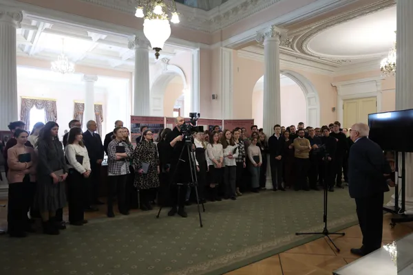В фойе партера Большого зала состоялось открытие выставки к 135-летию со дня рождения профессора Александра Васильевича Свешникова. Выставка подготовлена Архивом консерватории