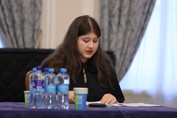 Карачинцева Полина Витальевна (СПбГК имени Н. А. Римского-Корсакова) читает доклад на тему «Духовные стихи и псальмы Курганской и Челябинской областей в записях Санкт-Петербургской консерватории (по результатам фольклорно-этнографической экспедиции 2024 года)»