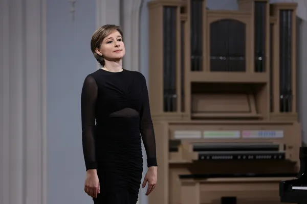 На сцене Рахманиновского зала лауреат международных конкурсов Елена Тарасова (фортепиано)