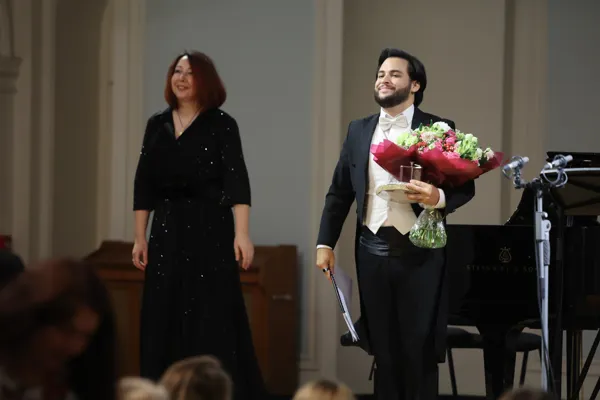 Карина Погосбекова (фортепиано), Валерий Макаров (тенор) на сцене Рахманиновского зала
