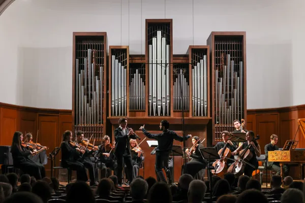 И. С. Бах (1685–1750). Концерт для гобоя, струнных и basso continuo pе минор, BWV 1059R. Солист Фёдор Освер, гобой