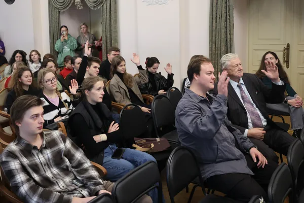 Творческая встреча с директором Московского государственного академического камерного хора Евгением Васильевичем Стодушным. Зал им. Н. Я. Мясковского