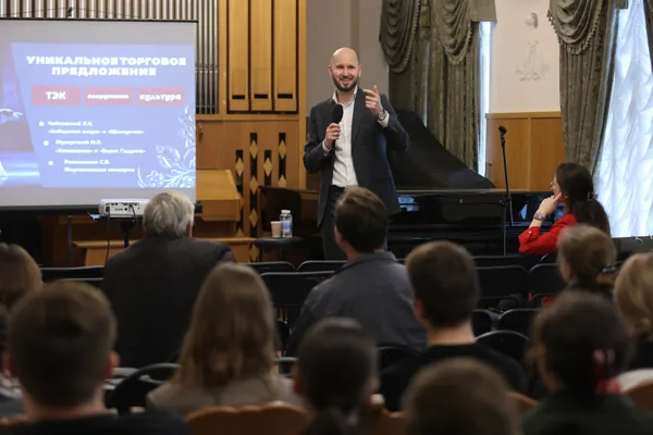 Творческая встреча с директором Московского государственного академического камерного хора Евгением Васильевичем Стодушным. Зал им. Н. Я. Мясковского