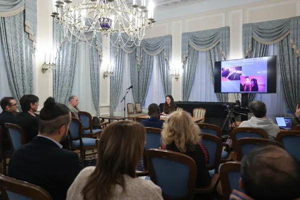Круглый стол с участниками международной делегации XVII Ассамблеи Русского мира. Конференц-зал