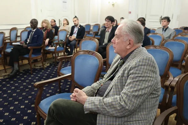 Круглый стол с участниками международной делегации XVII Ассамблеи Русского мира. Конференц-зал
