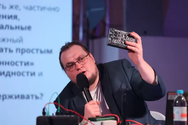 <i>Авторские синтезаторы как язык самовыражения: между инженерией, творчеством и композицией.</i> Спикер: Александр Курганов