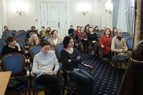 19 февраля 2025 г. в Конференц-зале консерватории состоялся мастер-класс концертмейстера группы арф Мариинского театра Софьи Кипрской