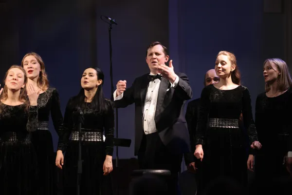 Гнесинский ансамбль современной хоровой музыки «Altro coro», дирижёр Александр Рыжинский. Рахманиновский зал