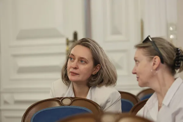 В Международный день театра на фестивале «Ойкумена. ХХI век» состоялся паблик-ток с артистами, представляющими национальную культуру российских регионов и других стран сквозь призму современного искусства. Конференц-зал
