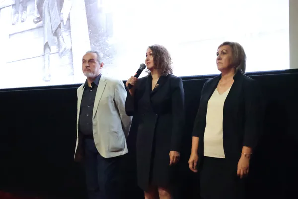 У микрофона Юлия Запяткина  (Музей-заповедник С.В. Рахманинова «Ивановка»)