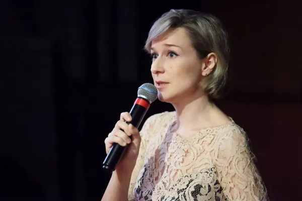 Рассказывает автор сценария, режиссер, редактор проекта «Возвращение Дома» доцент Московской консерватории, пианистка Елена Тарасова