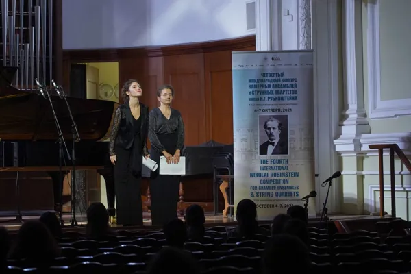 Фортепианный дуэт DaLi Duo (Дарья Кудина, Елизавета Гарбузова).