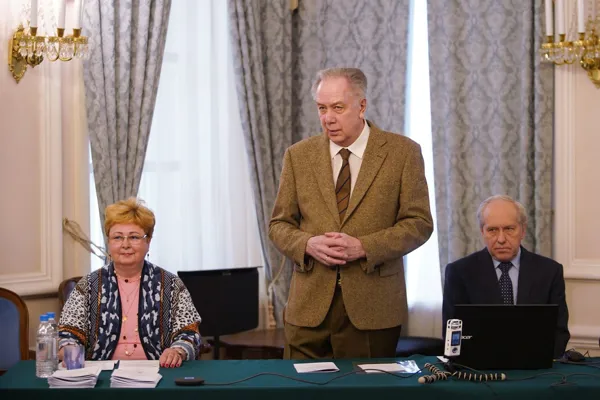 Конференцию «Деятельность профессора Московской консерватории, протоиерея Василия Металлова по изучению осмогласия знаменного распева: к 250-летию первого Синодального издания “Октоиха нотного пения”» открывает ректор Московской консерватории, доктор искусствоведения, профессор А.С. Соколов.