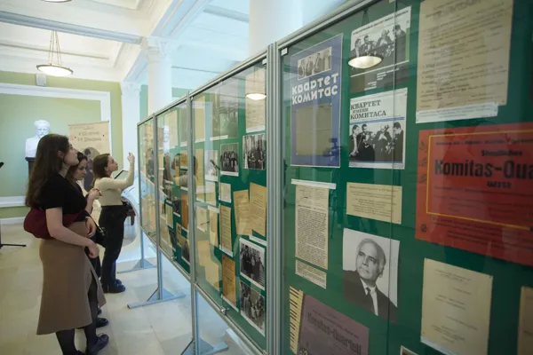 На выставке к 100-летию Рафаэля Рубеновича Давидяна