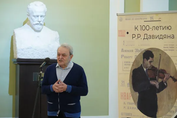 На выставке к 100-летию Рафаэля Рубеновича Давидяна