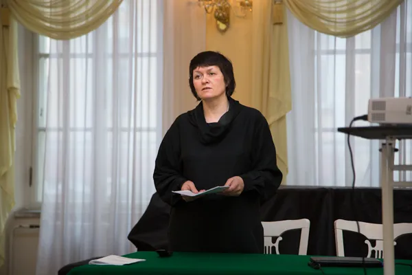 Кандидат философских наук, заместитель заведующего кафедрой философии Богословского факультета Православного Свято-Тихоновского гуманитарного университета (Москва) Наталья Анатольевна Ваганова читает доклад «Воля к Софии и церковность в творчестве о. Павла Флоренского».