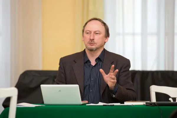 Доктор философских наук, заведующий кафедрой гуманитарных наук, профессор Московской государственной консерватории имени П. И. Чайковского, профессор кафедры истории отечественной философии Российского государственного гуманитарного университета Олег Викторович Марченко выступает с докладом «Тема Ренессанса в размышлениях русских философов XX века: некоторые замечания».