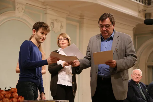 Третьей премией конкурса награждается Игорь Иванов (Россия).