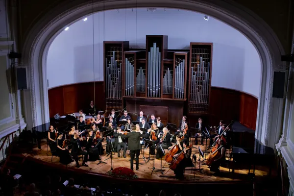 Камерный оркестр «KOROLЁV orchestra». Художественный руководитель – главный дирижер Григорий Королев.