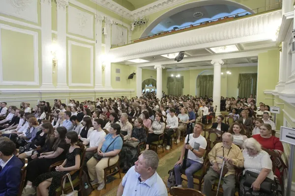 Торжественное собрание, посвященное началу учебного года и Дню знаний.