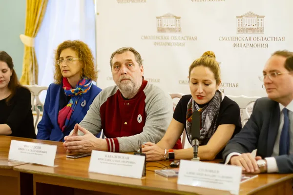 В музыкальной гостиной Смоленской филармонии прошла пресс-конференция к концерту «Дорогами Высоцкого»
