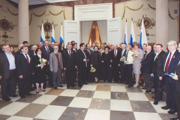 Лауреаты Премии Правительства РФ 2011 года в области культуры с председателем Правительства РФ Владимиром Владимировичем Путиным. На фото слева &mdash; заведующая кафедрой междисциплинарных специализаций музыковедов, доктор искусствоведения, профессор Валентина Николаевна Холопова