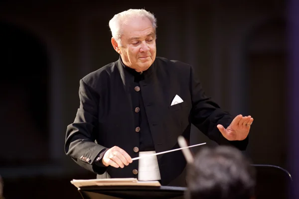 Prof. Eduard Grach Is Conducting the <i>Moscovia</i> Chamber Orchestra