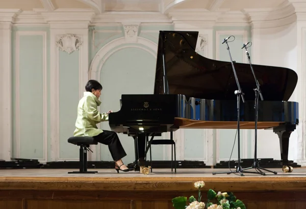 «Alma Mater» представляет: Концерт Жени Захариевой