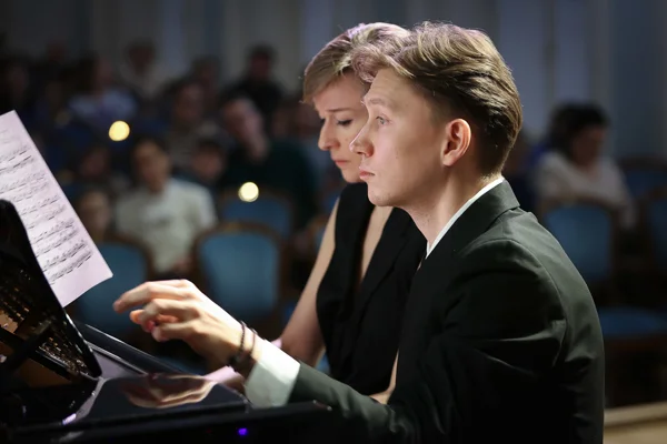 Nail Mavlyudov & Elena Tarasova (piano)