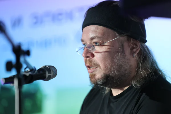 Лекция Олега Макарова «История и эстетика электроакустической музыки»