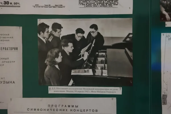 Выставка «Поклонимся великим тем годам»